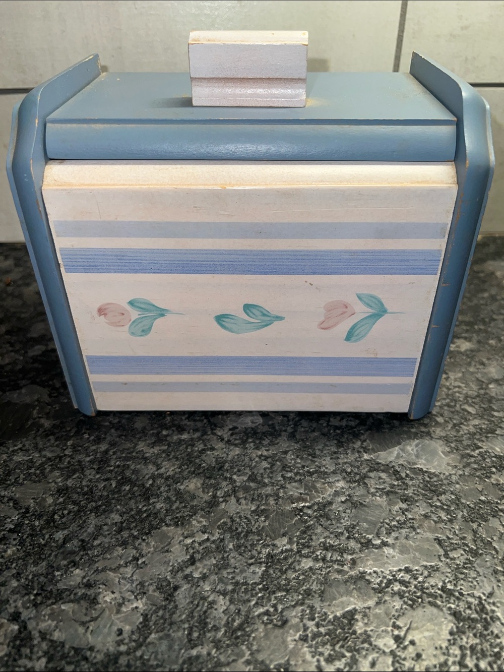 Vintage 1970’s-1980’s Hand-Painted Blue & White Decorative Recipe Box. Dividers